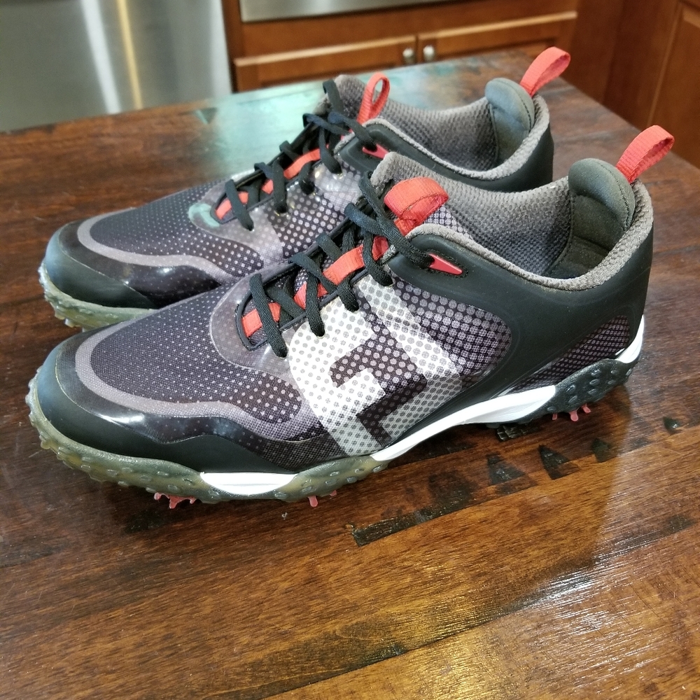 Men's Foot Joy Freestyle golf shoes. Great slightly used condition, waterproof.